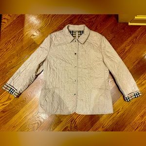 Burberry classic quilted jacket. Light khaki color. Size large.